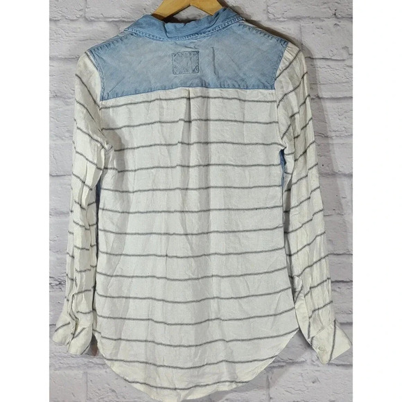 Rails Button Up Top Women's Size XS Chambray Cream Navy Blue Chest Pockets Flaw - Picture 3 of 7